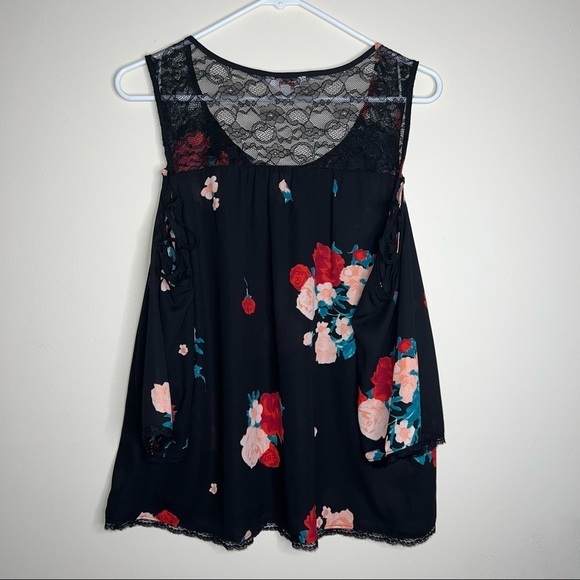 Candies Floral Lace Back Cold Shoulder Shirt Size Large - Picture 7 of 8